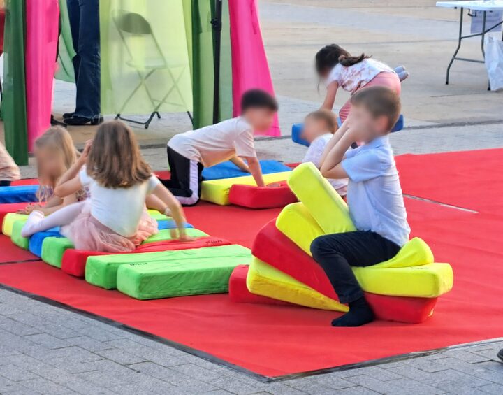 Actividad infantil de YUCAX en la Plaza Mayor de San Fernando de Henares